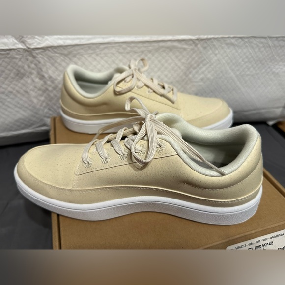 Allbirds NIB Limited Edition Vegan Plant Leather Sneakers in Natural White - Picture 3 of 9